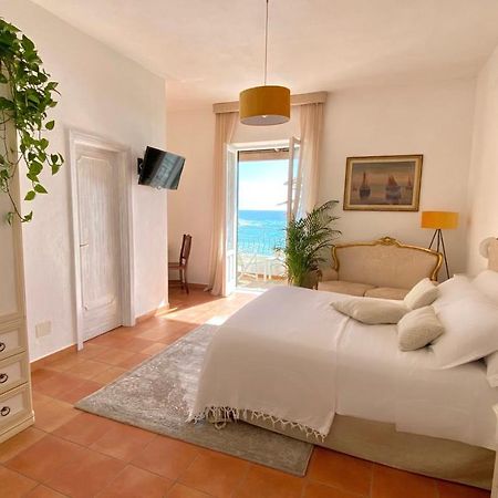 Villa Bina Sea Hotel Sant'Angelo  المظهر الخارجي الصورة