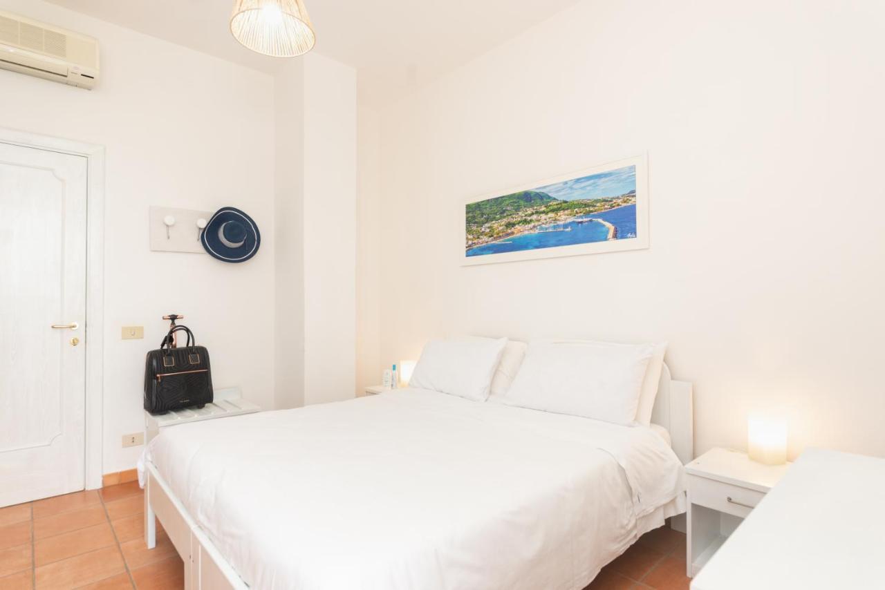 Villa Bina Sea Hotel Sant'Angelo  المظهر الخارجي الصورة