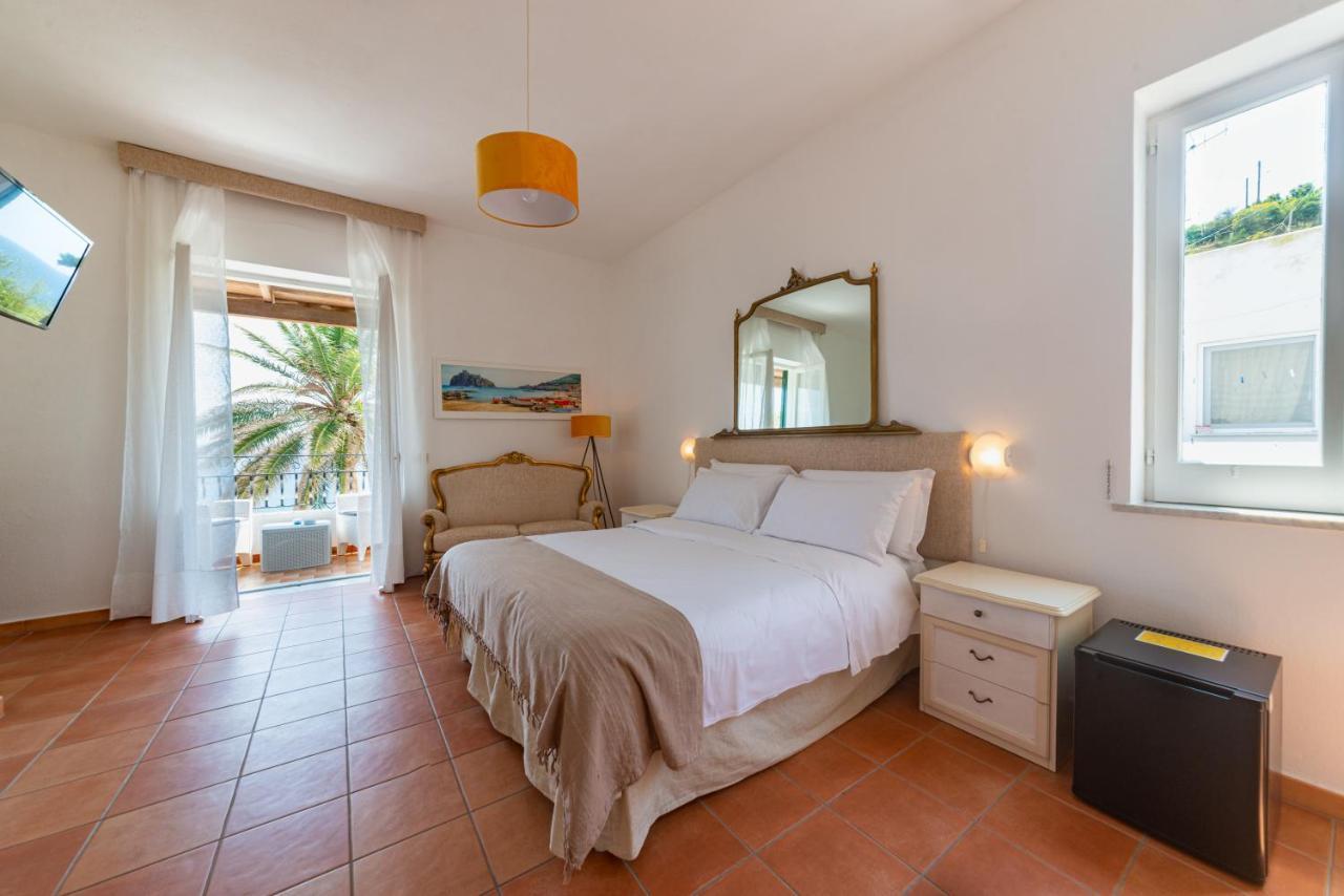 Villa Bina Sea Hotel Sant'Angelo  المظهر الخارجي الصورة