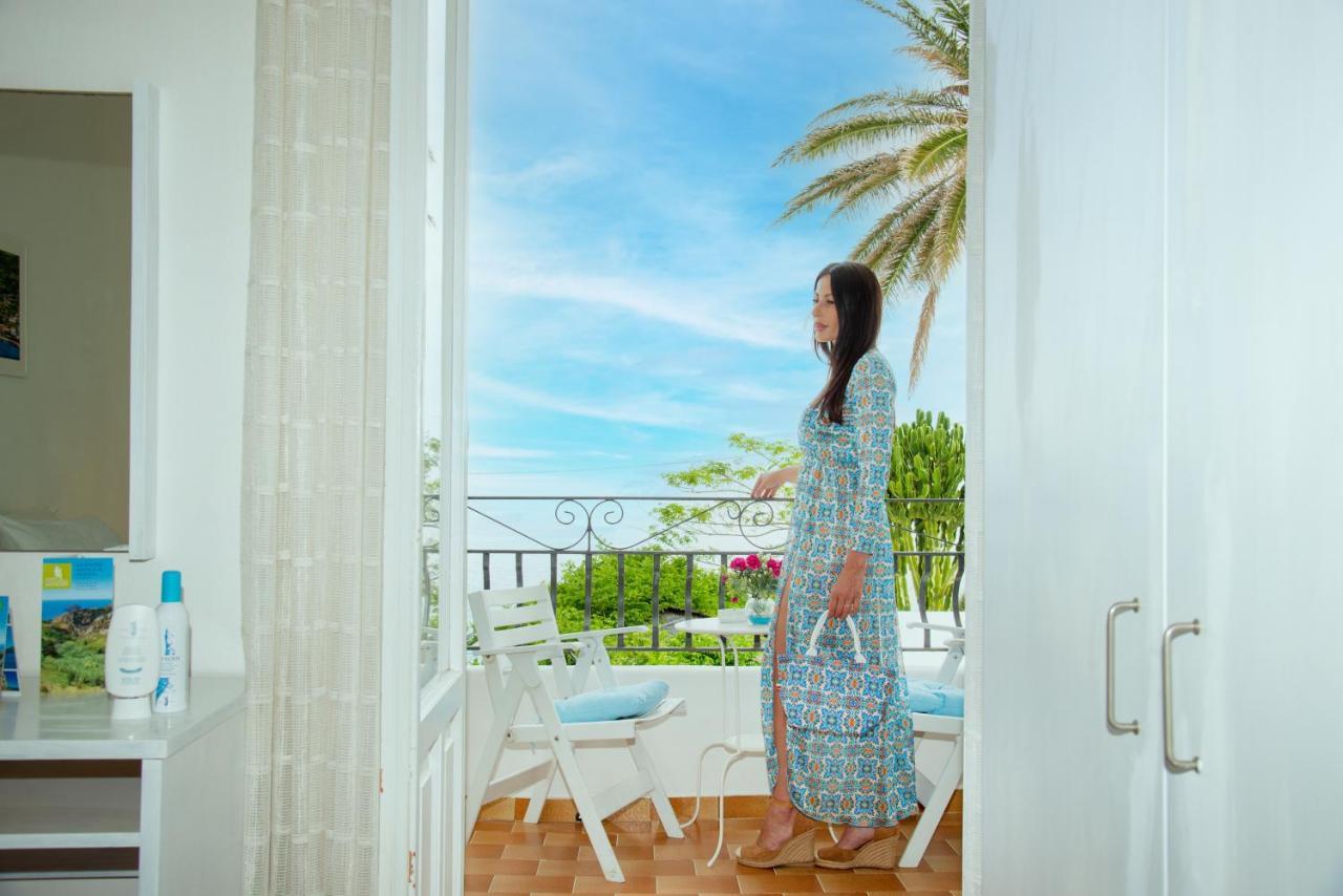 Villa Bina Sea Hotel Sant'Angelo  المظهر الخارجي الصورة