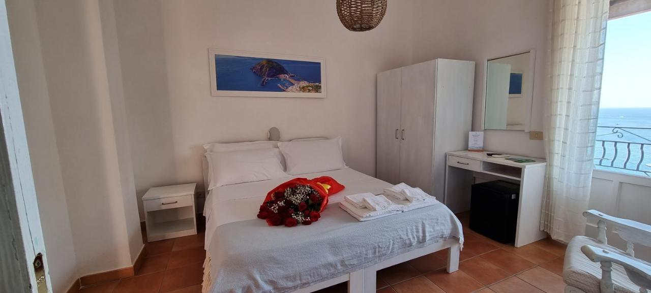 Villa Bina Sea Hotel Sant'Angelo  المظهر الخارجي الصورة