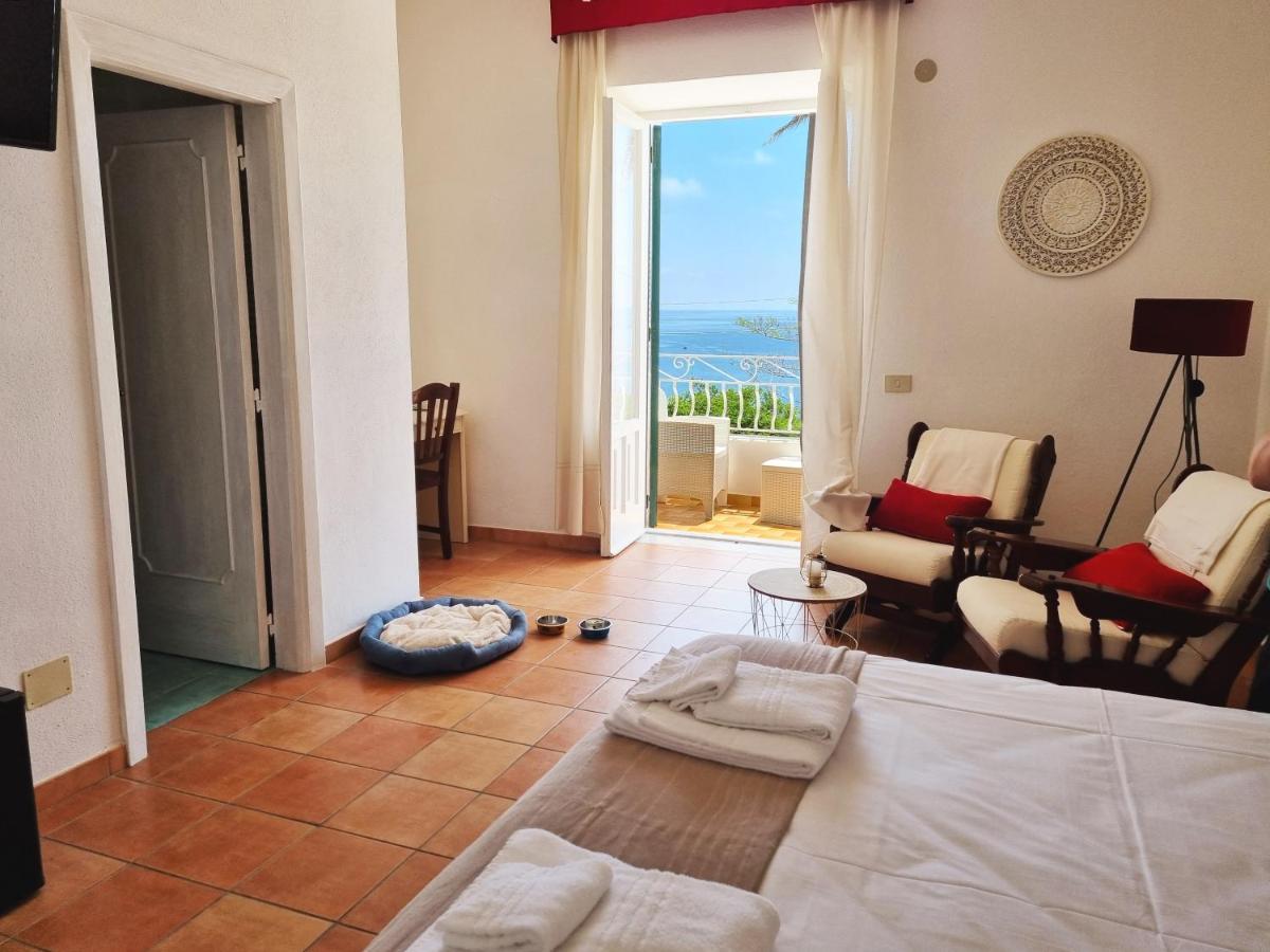 Villa Bina Sea Hotel Sant'Angelo  المظهر الخارجي الصورة