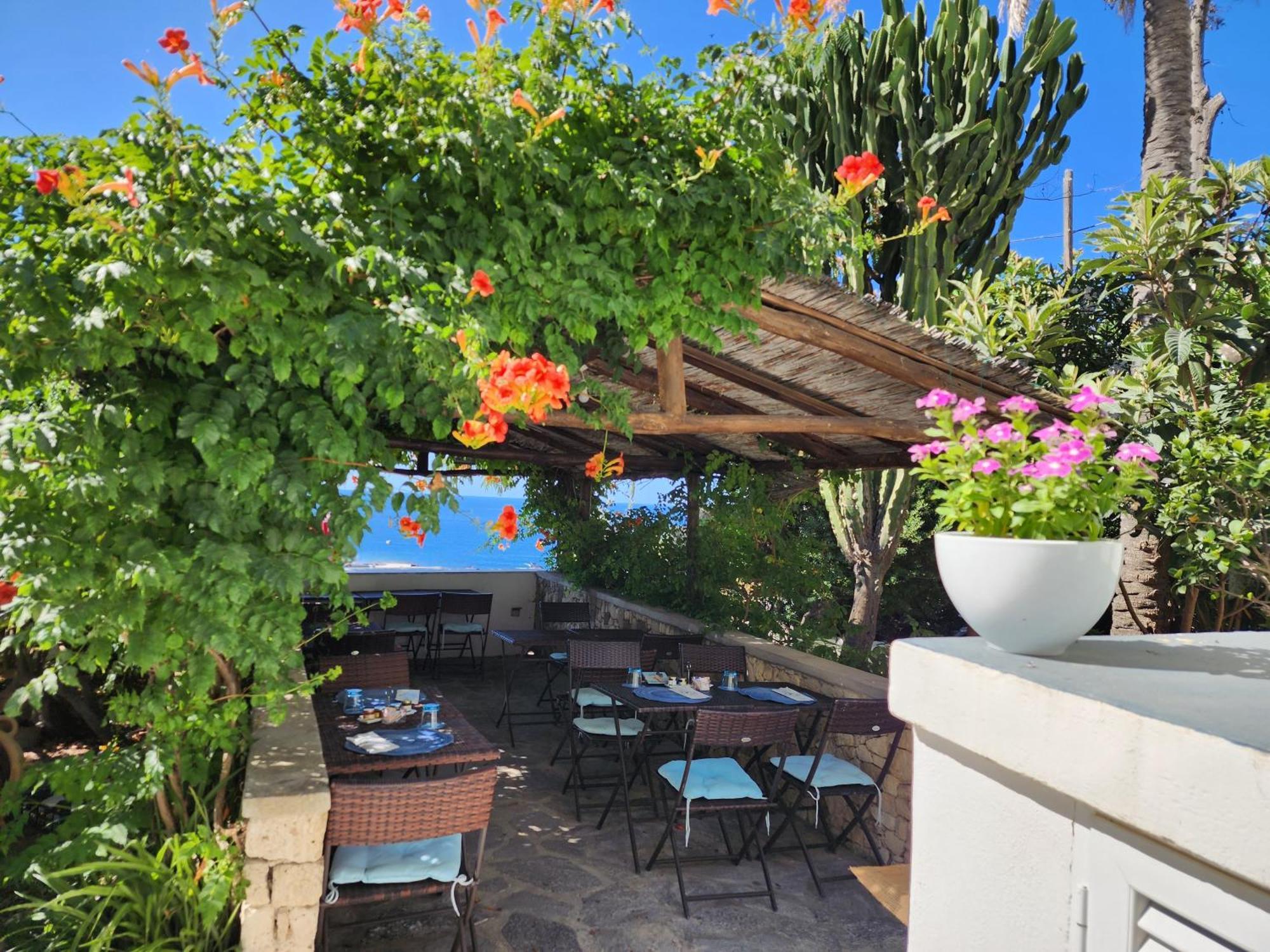 Villa Bina Sea Hotel Sant'Angelo  المظهر الخارجي الصورة